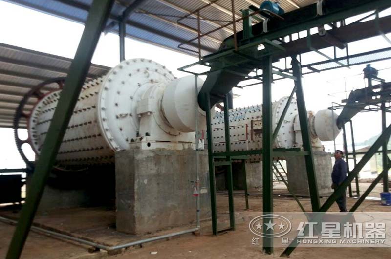 中型選礦球磨機現場 中型選礦球磨機現場