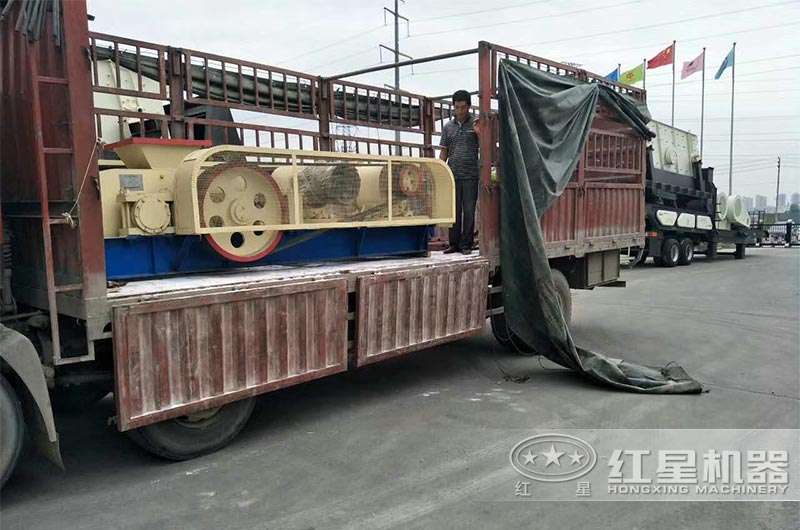 對輥破碎機發貨 對輥破碎機發貨